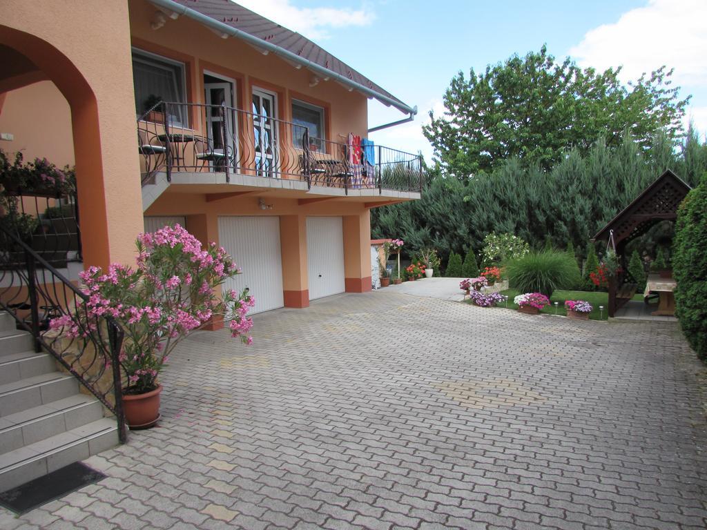 Szecsenyi Apartman Хевиз Экстерьер фото